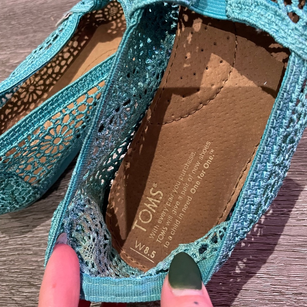 8.5 teal lace Toms